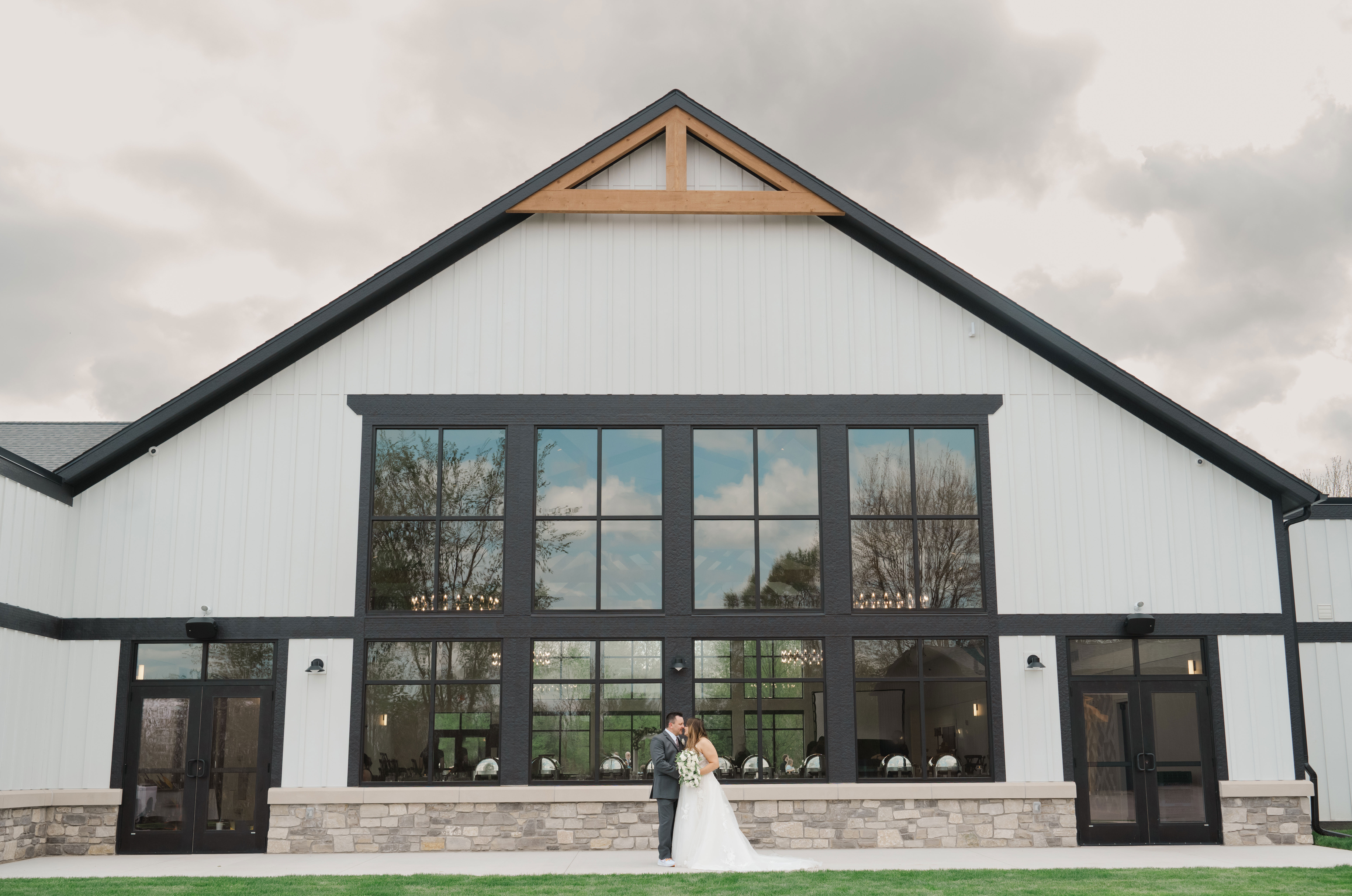 a bride and groom at the Venue Bella Giornata by a west Michigan wedding photographer